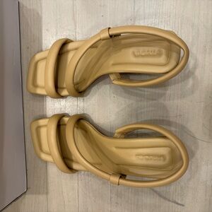 Vince Women's Tan Sandals